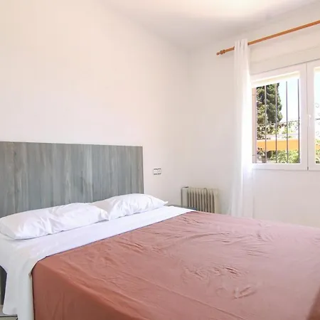 Villa Almendros - *