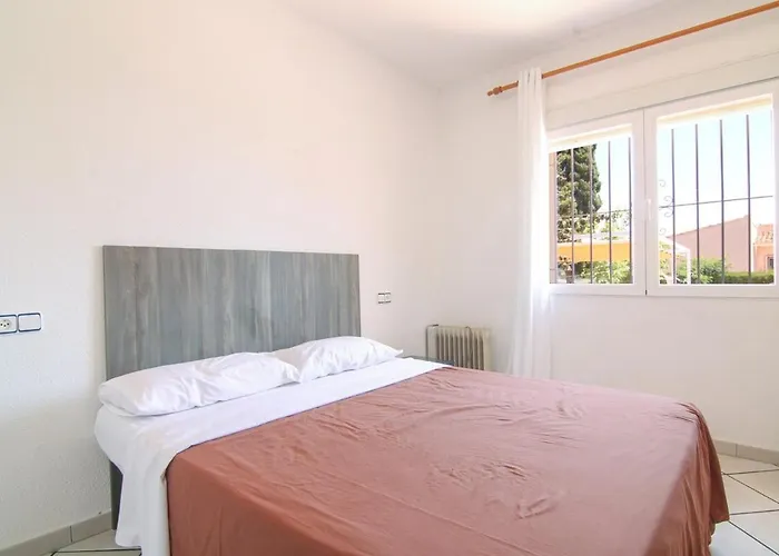Villa Almendros - *