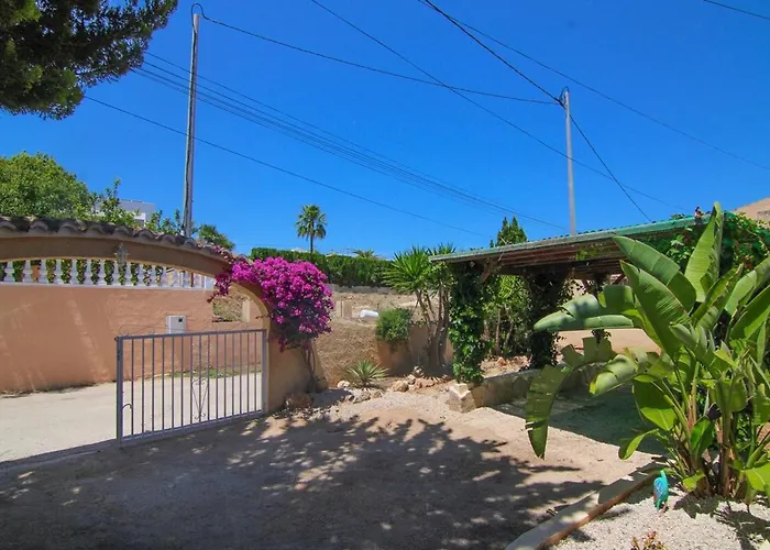 Villa Almendros - *